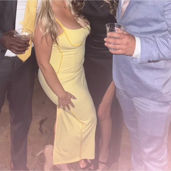 ABEGAILLE MIDI DRESS - BODYCON DRESS IN LEMON - Picture 7 of 7